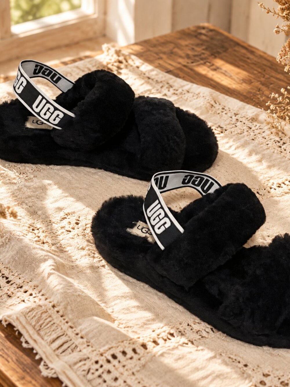 UGG Oh Yeah Slipper / Sandals  — Size 9